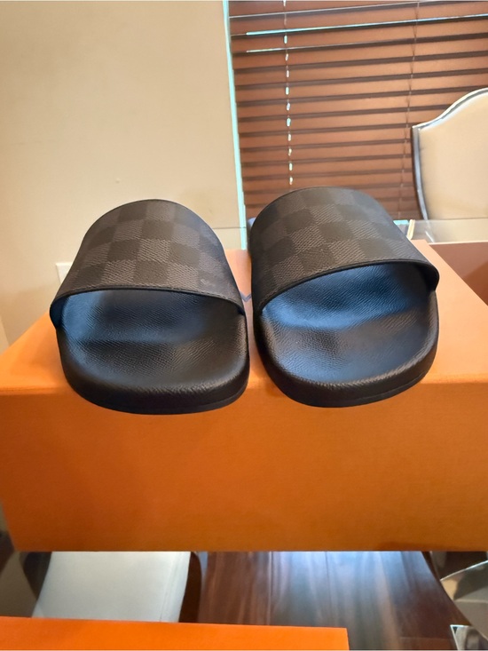 Sandals_&_Flip_Flops